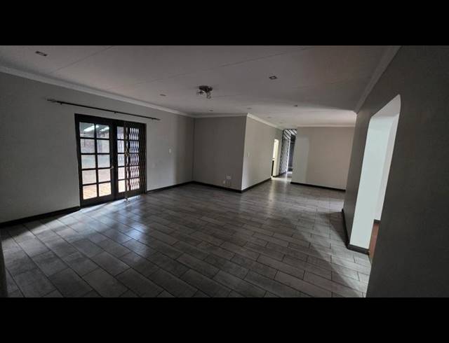 4 BEDROOM HOUSE FOR SALE IN MAGALIESKRUIN